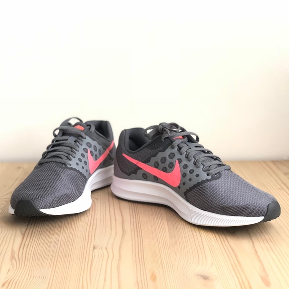 NEW Nike Downshifter 7 Running Sneakers - Picture 2 of 8